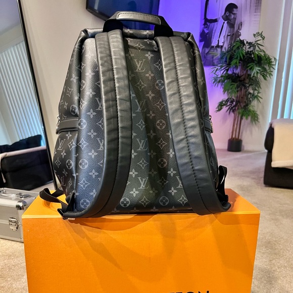 Louis Vuitton Discovery Backpack - Picture 3 of 6